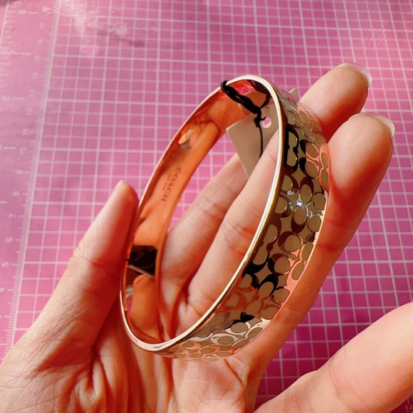 Coach Signature Enamel Bangles Rose Gold NWT - Picture 1 of 5